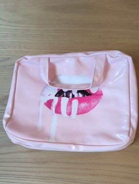 NWOT Kylie Cosmetics Pink Lips Hanging Travel Makeup Bag Organizer